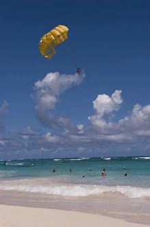 Images Dated 6th March 2011: Dominican Republic, Punta Cana, Higuey, Bavaro, Bavaro Beach, parasailing