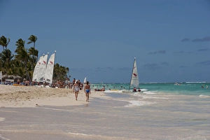Images Dated 7th March 2011: Dominican Republic, Punta Cana, Higuey, Bavaro, Bavaro Beach, people and sailboats