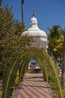 Images Dated 10th March 2011: Dominican Republic, Punta Cana, Higuey, Bavaro, Riu Palace, wedding gazebo