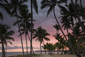Images Dated 21st December 2009: Dominican Republic, Samana Peninsula, Las Terrenas, Playa Las Terrenas beach, dawn