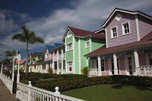 Images Dated 19th December 2009: Dominican Republic, Samana Peninsula, Samana, tourist village on the Malecon, Avenida
