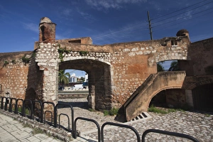 Images Dated 21st December 2009: Dominican Republic, Santo Domingo, Zona Colonial, Puerta de San Diego, main entry