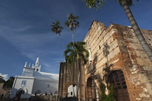 Images Dated 21st December 2009: Dominican Republic, Santo Domingo, Zona Colonial, ruins of San Nicholas de Bari Hospital