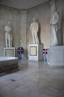 Images Dated 21st December 2009: Dominican Republic, Santo Domingo, Zona Colonial, Parque Independencia, Altar de la Patria