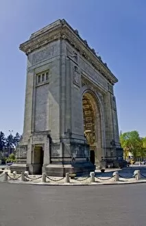 A drive by of arch square in Bucharest Romania