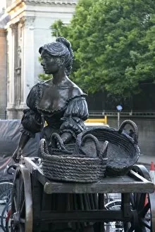 Dublin, Ireland. A statue of the fishmongers daughter, Molly Malone