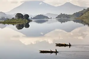 Images Dated 6th February 2009: Dugout canoe floating on Lake Mutanda with the Virunga Vulcanoes in the background