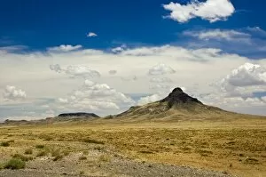 Images Dated 4th July 2006: Eagle Butte, mountians of the Hopi Buttes located on the Hopi Indian Reservation in Arizona
