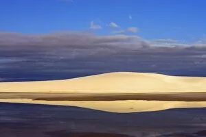Images Dated 6th October 2004: Early morning reflections of sand dunes at White Sands National Monument