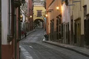 Images Dated 4th November 2007: Early morning view on the streets of San Miguel de Allende, State of Guanajuato, Mexico
