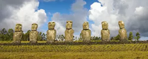 Images Dated 3rd December 2007: Easter Island, Chile. Moai Statues
