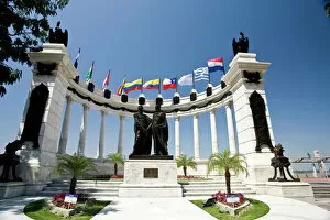Images Dated 12th July 2007: Ecuador, Guayaquil. La Rotonda monument depicts a meeting between Simon Bolivar