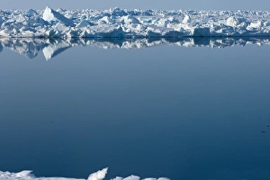 Images Dated 16th May 2006: edge of an open lead on the frozen eastern Chuckchi Sea, Arctic Alaska