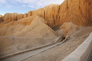 Images Dated 16th November 2007: Egypt, Luxor, The entrance to the Valley of the Kings