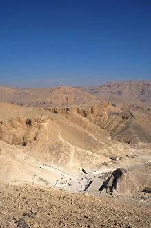 Images Dated 27th November 2003: Egypt, Valley of the Kings. Overview of the mountain chain that stretches behind Deir el-Bahari