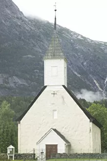 Images Dated 8th June 2004: EidFjord church nesteld in the magnificant Eidfjord valley