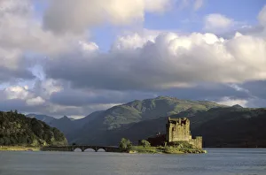 Images Dated 13th December 2004: Eilean Donan Castle, Scottish Highlands, Great Britain