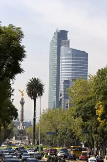 Images Dated 7th November 2007: El Angel de la Independencia and the Torre Mayor building along the Paseo de la Reforma