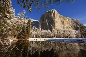 Images Dated 22nd February 2010: El Capitan reflects into the Merced River in winter in Yosemite National Park, California