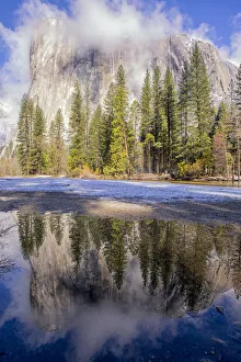 Images Dated 22nd February 2017: El Capitan seen from Cathedral Beach with reflection in Merced River