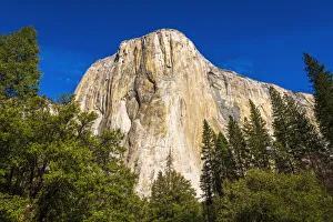 Images Dated 2nd March 2022: El Capitan, Yosemite Valley, Yosemite National Park, California USA