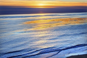 Images Dated 25th December 2013: Ellwood Mesa Coastline Pacific Oecan Orange Sunset Goleta California