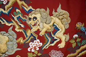 Embroidery Prints: Embroidered lion