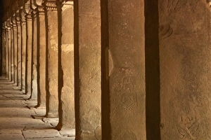 Cambodia Collection: Third Enclosure Gallery, Eastern Side South Wing, Ta Prohm temple ruins (12th century)