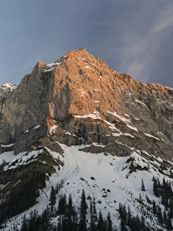 Images Dated 10th May 2012: Eng Valley, Karwendel mountain range, Austria, view towards mount Spirtzkar-Spitze