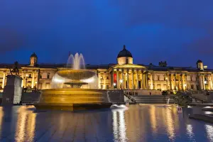 Dennis Kirkland Prints: England, London. National Gallery building at twilight