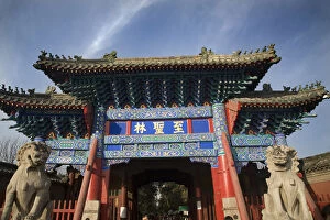 Images Dated 15th December 2007: Entrance Gate, Confucius Graveyard, Shandong Province, China