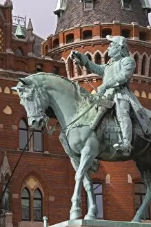 Equestrian statue with Magnus Gustafsson Stenbock on the Hamntorget Harbour Square