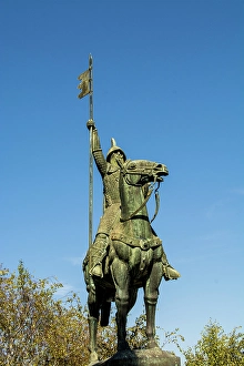 Images Dated 26th August 2024: Estatua de Vimara Peres (Vimara Peres Statue), Porto, Portugal