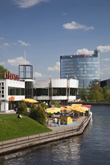 Images Dated 15th May 2010: Estonia, Southeastern Estonia, Tartu, Atlantis Cafe on the Emajogi River