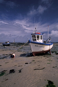 Finistere Prints: EU, France, Brittany, Finistere, Phare De L Ile Vierge. Low tide and boats