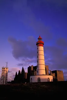 EU, France, Brittany, Finistere, St. Mathieu, Pointe De St. Mathieu, Lighthouse at dawn