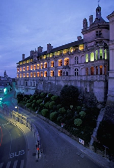 Images Dated 31st May 2005: EU, France, Loire Valley, Loir-et-Cher. Chateau de Blois. Facade des Loges, evening