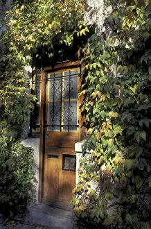 EU, France, Montmartre, Paris. Doorway on the RUe de l arbreuvoir