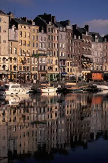 Images Dated 31st May 2005: EU, France, Normandy, Calvados, Honfleur. Vieux Bassin / Old Port. Quai St. Catherine