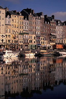 Images Dated 31st May 2005: EU, France, Normandy, Calvados, Honfleur. Vieux Bassin / Old Port. Quai St. Catherine
