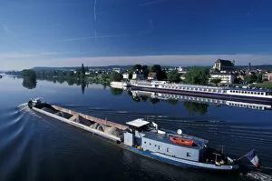 Images Dated 31st May 2005: EU, France, Normandy, Eure, Vernon. Seine River Traffic from Pont Clemenceau