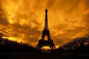 Images Dated 11th September 2009: EU, France, Paris. Eiffel Tower