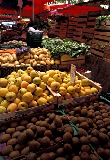 EU, France, Provence, Bouches-du-Rhone, Aix-en-Provence, Farmers market