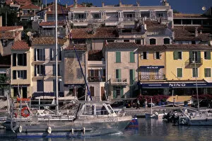Images Dated 31st May 2005: EU, France, Provence, Bouches-du-Rhone, Cassis. Morning view of boats in port