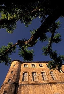 Images Dated 31st May 2005: EU, France, Provence, Vaucluse, Manerbes, Peter Mayle Country, village buildings