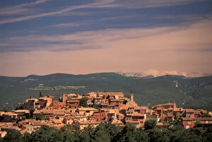 Images Dated 31st May 2005: EU, France, Provence, Vaucluse, Rousillon. Morning town view and Mt. Ventoux