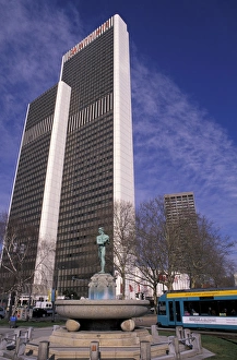 Images Dated 7th October 2004: EU, Germany, Frankfurt. Modern Mariott and street car