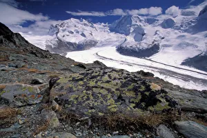 Images Dated 24th March 2005: EU, Switzerland, Matterhorn Region, Zermatt Monte Rosa and Liskamm Peak