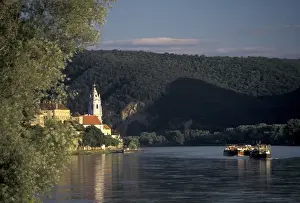 Images Dated 8th June 2011: Europe, Austria, Durnstein. Richard the Lionheart Castle and Danube River