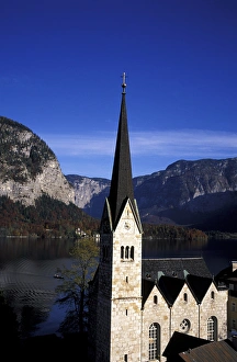 Images Dated 6th August 2010: Europe, Austria, Hallstatt, Salzkammergut. Hallstattersee, Alps